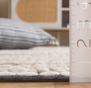 Safavieh Marbella MRB205G Silver / Ivory Area Rug Detail