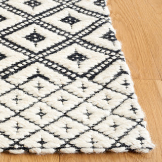 Safavieh Marbella MRB455Z Black / Ivory Area Rug Detail