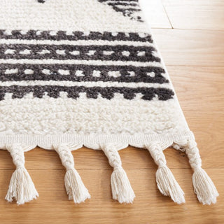 Safavieh Moroccan Tassel MRT103 Ivory / Black Area Rug