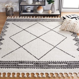 Safavieh Moroccan Tassel MRT103 Ivory / Black Area Rug