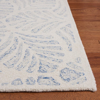 Safavieh Martha Stewart MSR3529 Ivory / Blue Area Rug Detail