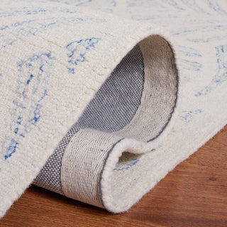 Safavieh Martha Stewart MSR3529 Ivory / Blue Area Rug Detail