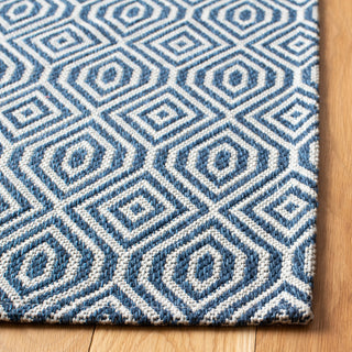 Safavieh Martha Stewart MSR401 Blue / Grey Area Rug Detail