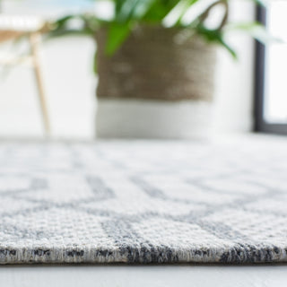 Safavieh Martha Stewart MSR421 Silver / Grey Area Rug Detail