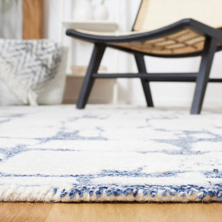Safavieh Martha Stewart MSR4533 Blue / Ivory Area Rug Detail