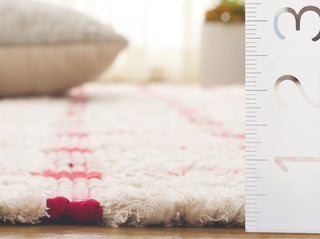 Safavieh Montauk MTK322Q Ivory / Red Area Rug Detail