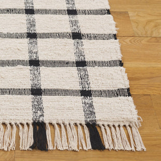 Safavieh Montauk MTK322Z Ivory / Black Area Rug Detail