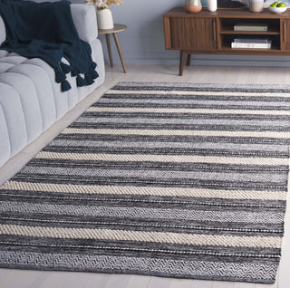 Safavieh Montauk MTK976Z Black / Ivory Area Rug Room Scene