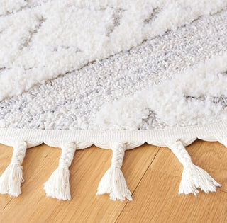 Safavieh Moroccan Tassel Shag MTS640A Ivory / Beige Area Rug Detail