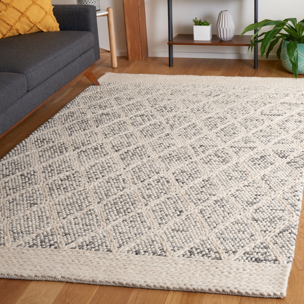 Safavieh Natura NAT131F Grey / Ivory Area Rug Room Scene Feature