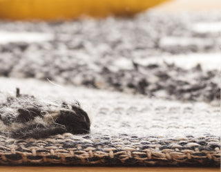 Safavieh Natura NAT203A Black / Ivory Area Rug Detail