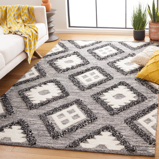 Safavieh Natura NAT203A Black / Ivory Area Rug Room Scene