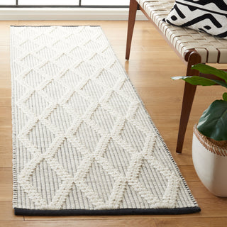 Safavieh Natura NAT206Z Black / Ivory Area Rug Room Scene Feature