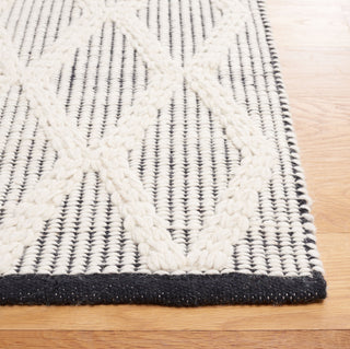 Safavieh Natura NAT206Z Black / Ivory Area Rug Detail