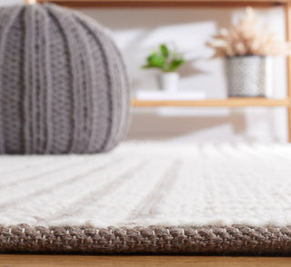 Safavieh Natura NAT227E Ivory / Taupe Area Rug Detail