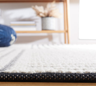 Safavieh Natura NAT227Z Ivory / Black Area Rug Detail