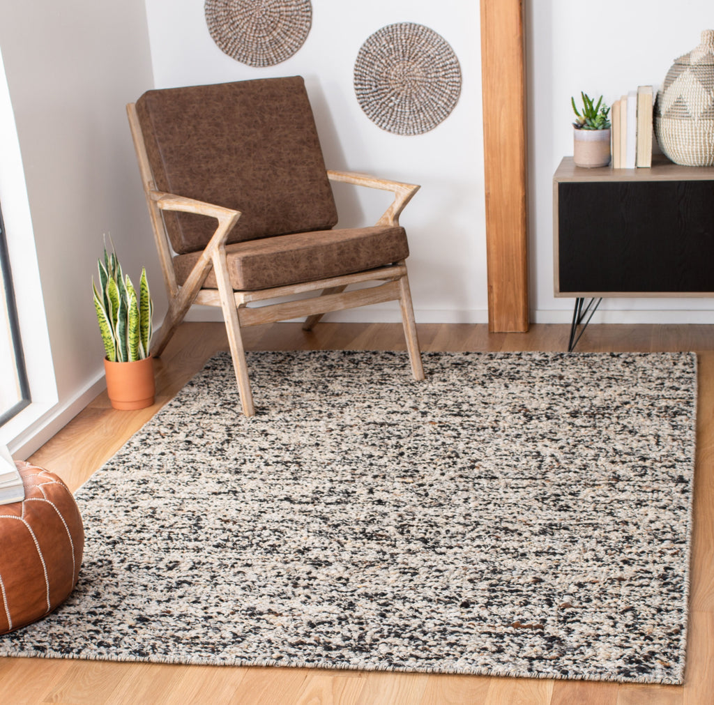 Safavieh Natura NAT263F Beige / Grey Area Rug Room Scene Feature