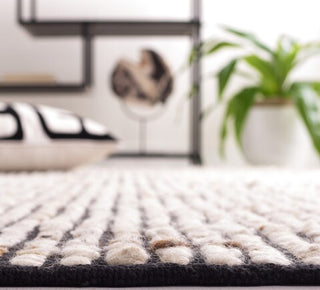 Safavieh Natura NAT331Z Black / Ivory Area Rug Detail