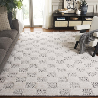 Safavieh Natura NAT710A Ivory / Black Area Rug Room Scene Feature