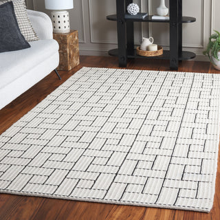 Safavieh Natura NAT719A Ivory / Black Area Rug Room Scene Feature