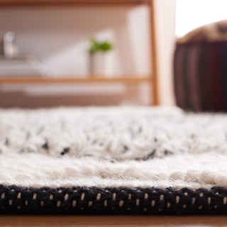 Safavieh Natura NAT722Z Black / Ivory Area Rug Detail