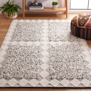 Safavieh Natura NAT722Z Black / Ivory Area Rug Room Scene