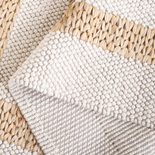 Safavieh Natura NAT723A Natural / Ivory Area Rug Fold