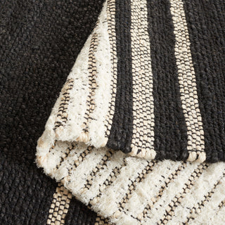 Safavieh Natural Fiber NF203Z Ivory / Black Area Rug Fold