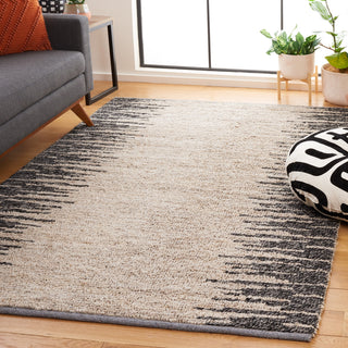 Safavieh Natural Fiber NF953G Light Grey / Black Area Rug Room Scene Feature