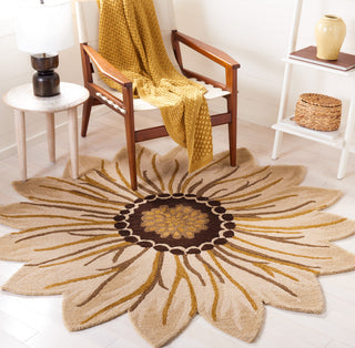 Safavieh Novelty NOV102D Gold / Beige Area Rug Room Scene