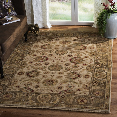 Safavieh Old World OW129 Ivory / Green Area Rug Room Scene Feature