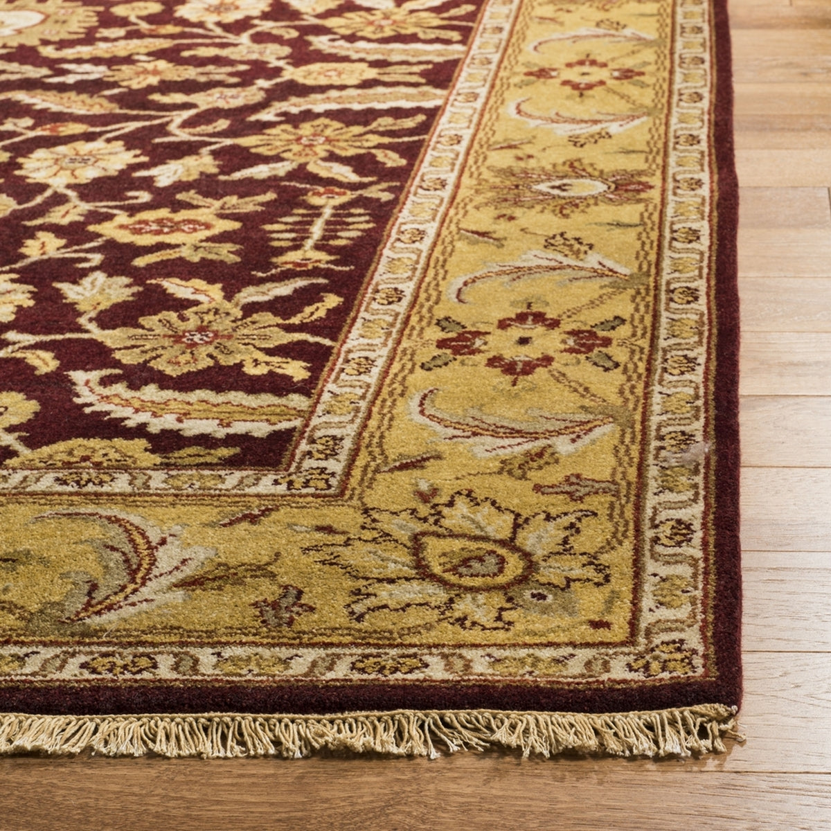 Safavieh Old World OW224 Red / Light Gold Area Rug