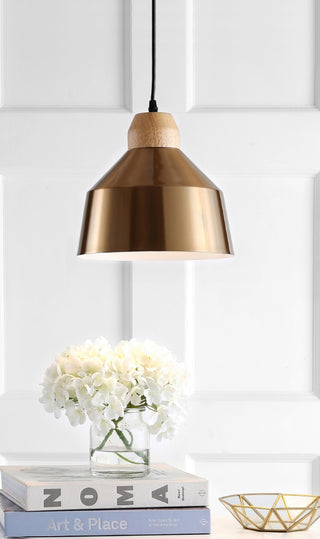 Safavieh Dajana PND4031C Gold Lamp Room Scene On Feature