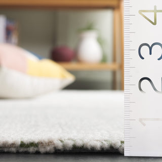 Safavieh Restoration Vintage RVT901Y Green / Ivory Area Rug Detail