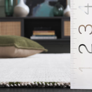 Safavieh Restoration Vintage RVT902Y Green / Ivory Area Rug Detail