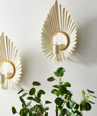 Safavieh Lorynn SCN3000A Off White / Gold Lamp Room Scene Off Feature