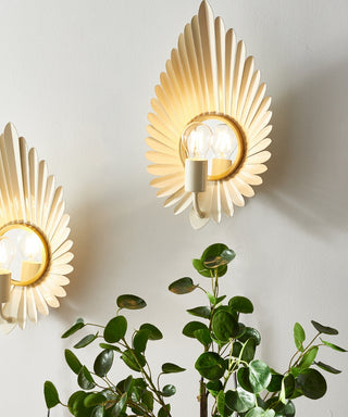 Safavieh Lorynn SCN3000A Off White / Gold Lamp Room Scene On Feature