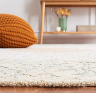 Safavieh Soho SOH257B Beige / Grey Area Rug Detail