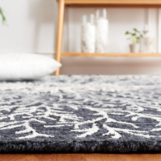 Safavieh Soho SOH257Z Black / Ivory Area Rug Detail