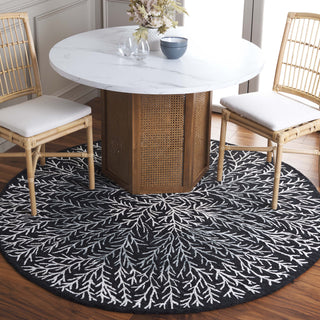 Safavieh Soho SOH257Z Black / Ivory Area Rug Room Scene
