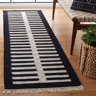 Safavieh Striped Kilim STK806B Beige / Black Area Rug Room Scene Feature