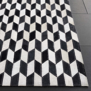 Safavieh Studio Leather STL108A Ivory / Black Area Rug Detail