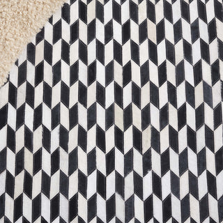 Safavieh Studio Leather STL108A Ivory / Black Area Rug Detail