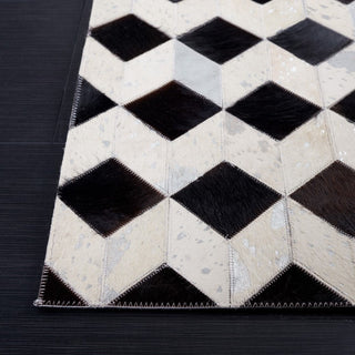 Safavieh Studio Leather STL902B Beige / Black Area Rug Detail