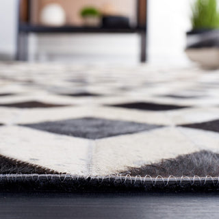 Safavieh Studio Leather STL902B Beige / Black Area Rug Detail