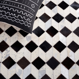 Safavieh Studio Leather STL902B Beige / Black Area Rug Detail