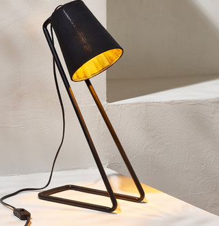 Safavieh Guarnere TBL3004A Black / Gold Lamp Room Scene On Feature
