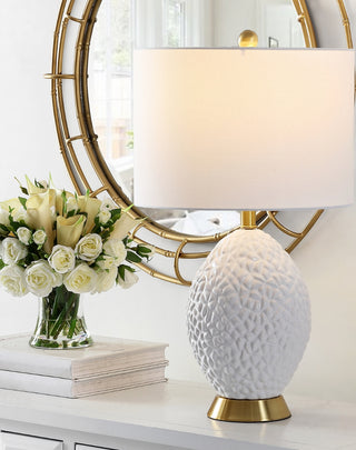Safavieh Kimli TBL4430A White / Brass Lamp Room Scene On Feature