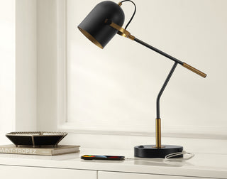 Safavieh Mulaney TBL4458A Black / Brass Lamp Room Scene Off Feature