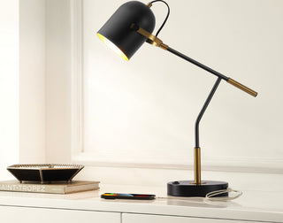 Safavieh Mulaney TBL4458A Black / Brass Lamp Room Scene On Feature